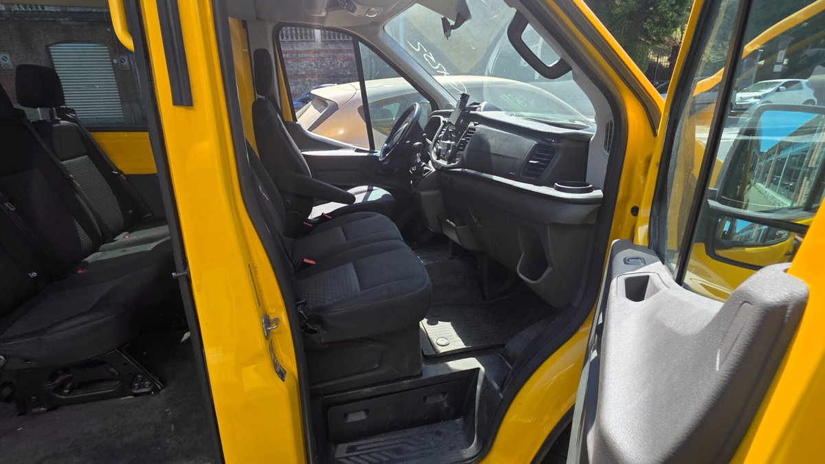 Ford Transit Furgone 330 2.0TDCi EcoBlue 130CV PL-TM Combi Trend (11)