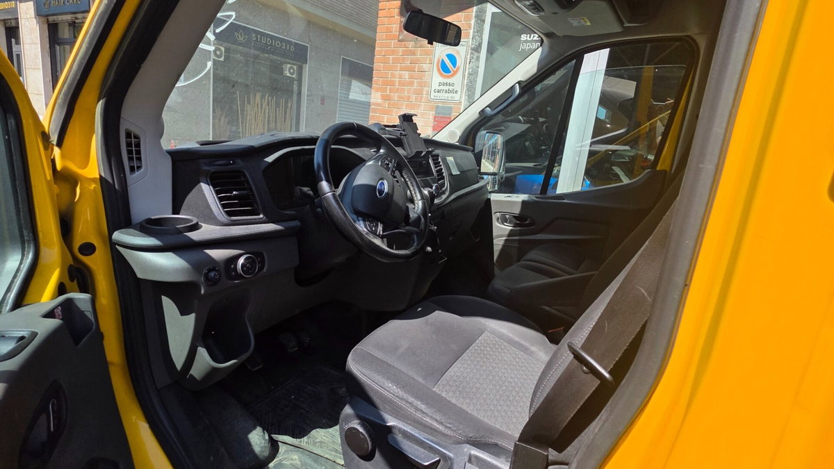 Ford Transit Furgone 330 2.0TDCi EcoBlue 130CV PL-TM Combi Trend (7)