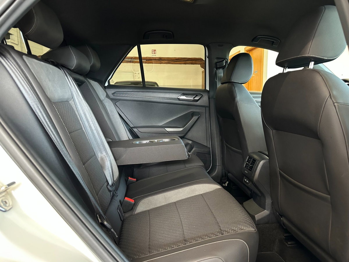 Volkswagen T-Roc 1.5 tsi R-Line dsg (9)