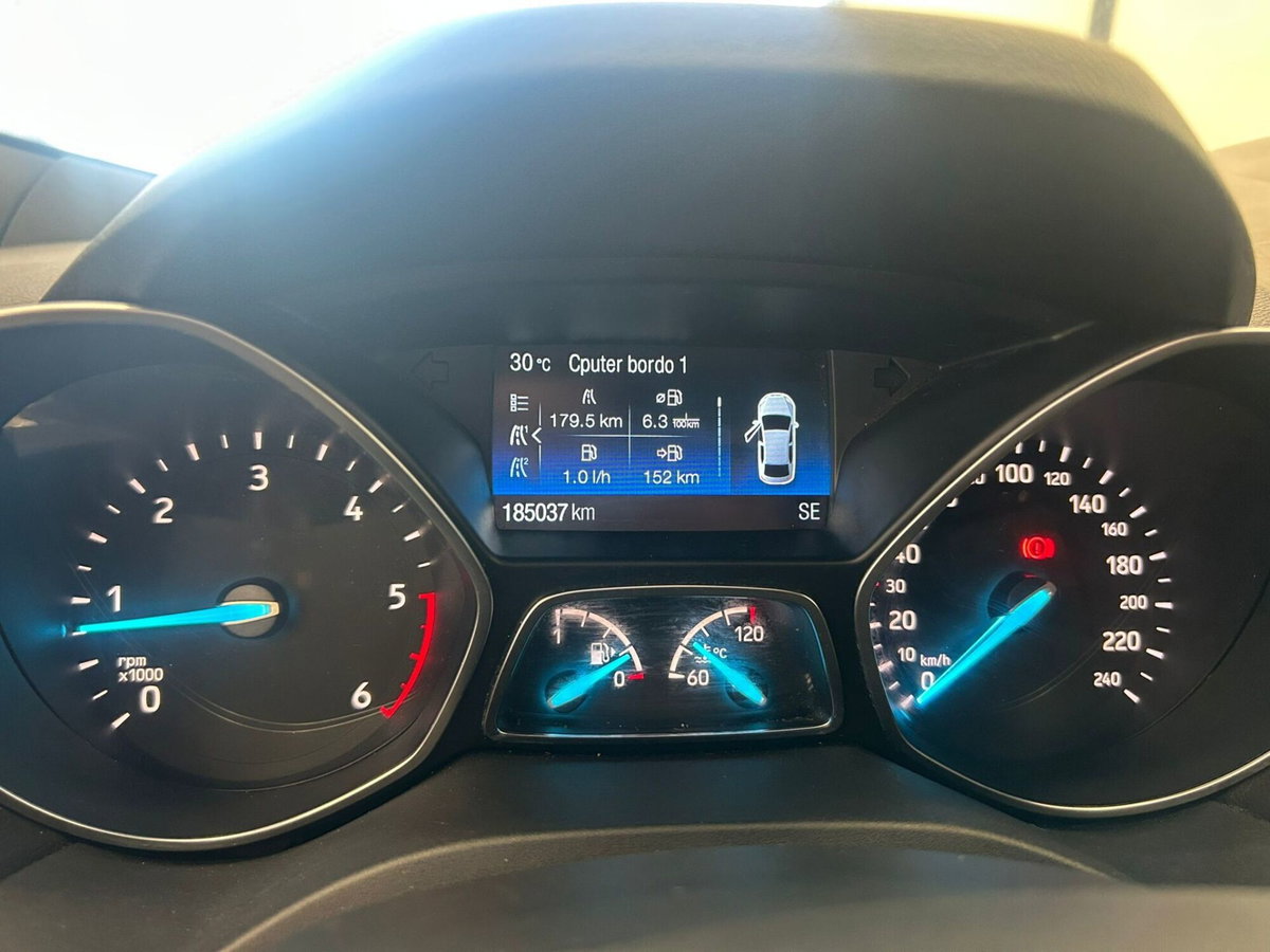 Ford Kuga 1.5 TDCI 120 CV S&S 2WD ST-Line (15)