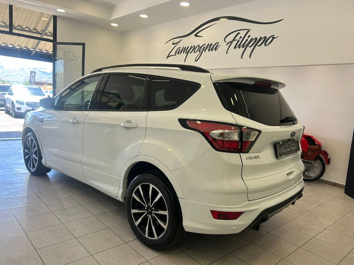 Ford Kuga 1.5 TDCI 120 CV S&S 2WD ST-Line (4)