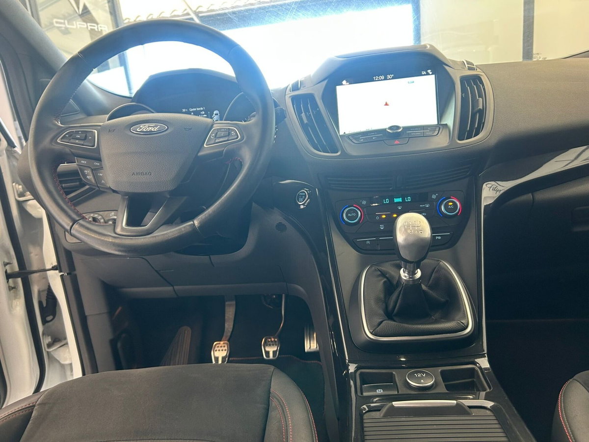 Ford Kuga 1.5 TDCI 120 CV S&S 2WD ST-Line (6)