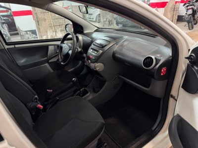 Toyota Aygo 1.0 12V VVT-i 5 porte Now Connect (18)