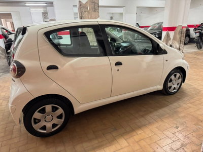Toyota Aygo 1.0 12V VVT-i 5 porte Now Connect (2)