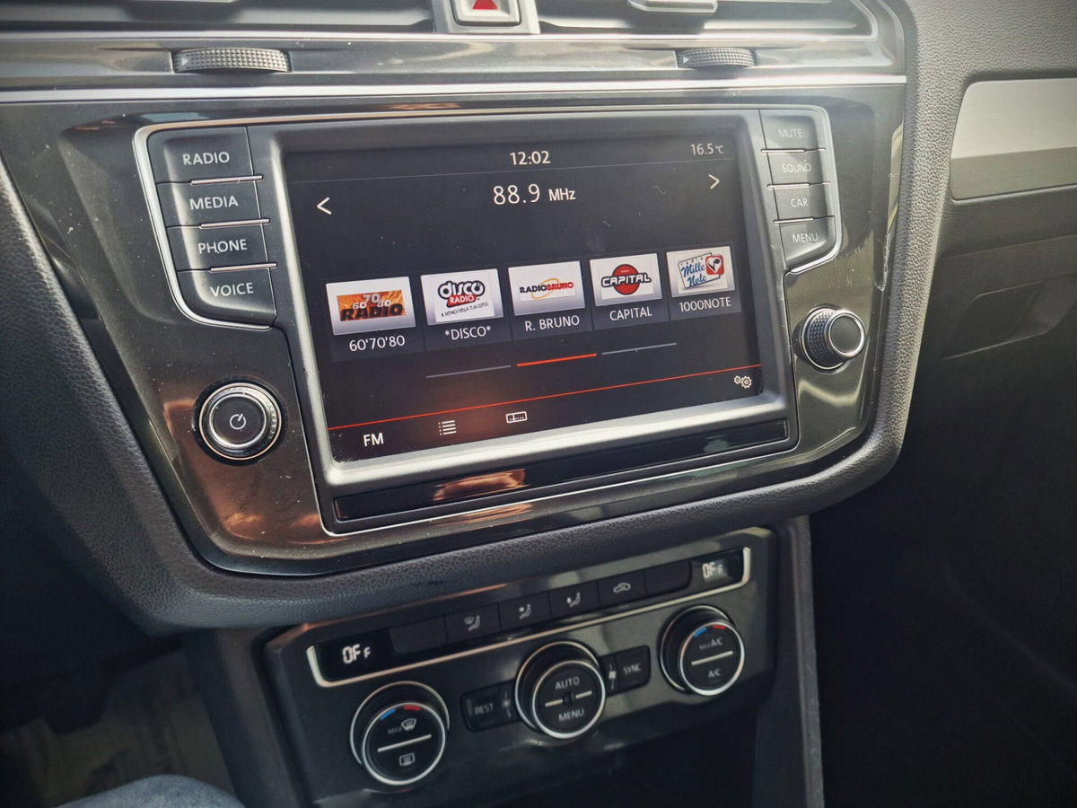 Volkswagen Tiguan 2.0 TDI SCR DSG Business BlueMotion Technology (8)