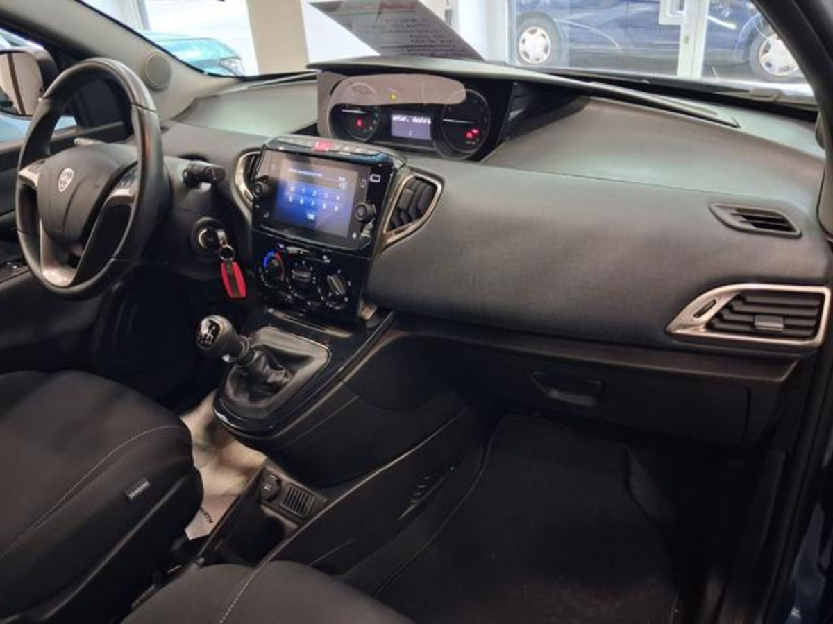 Lancia Ypsilon 1.0 FireFly 5 porte S&S Hybrid Gold Plus (10)