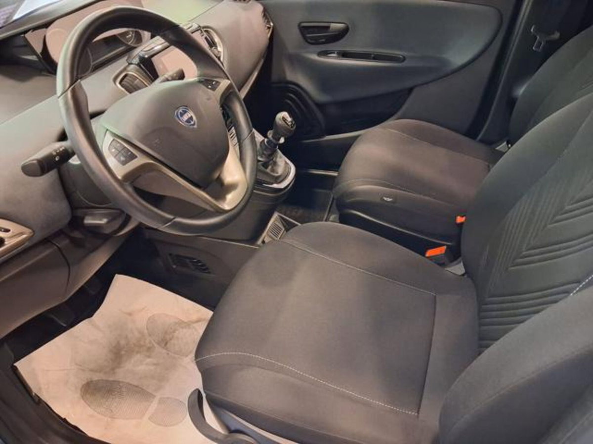 Lancia Ypsilon 1.0 FireFly 5 porte S&S Hybrid Gold Plus (11)