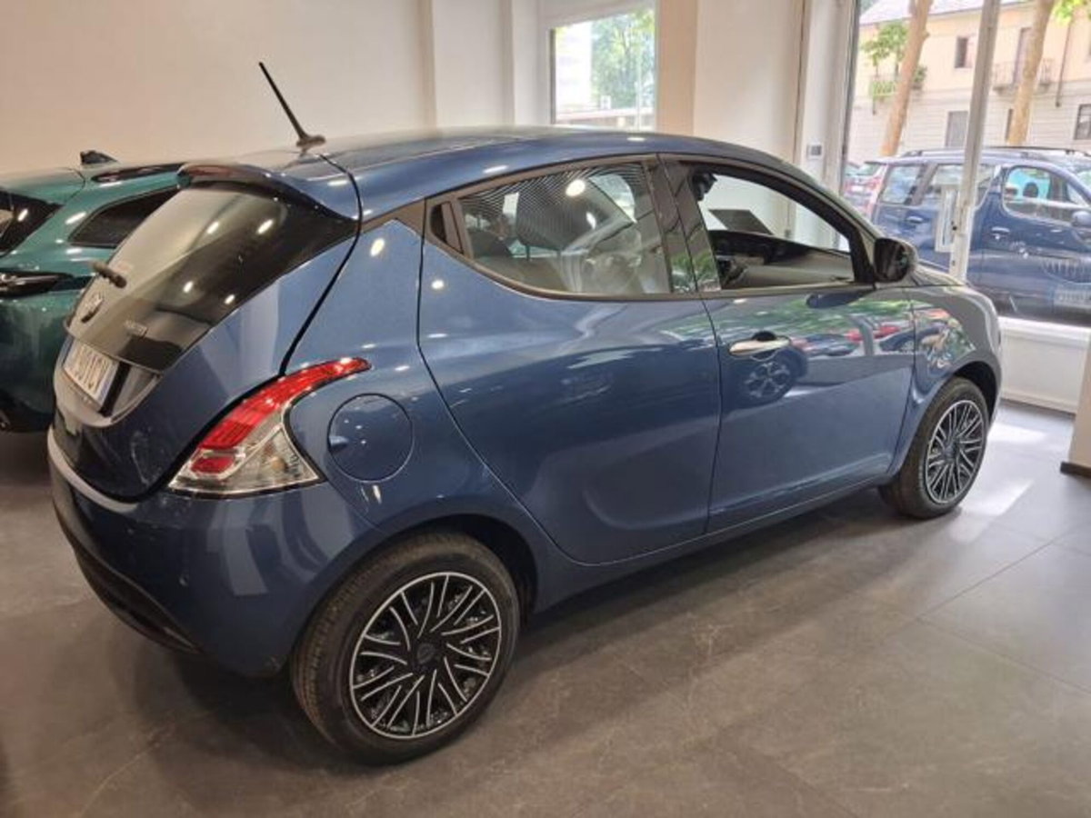 Lancia Ypsilon 1.0 FireFly 5 porte S&S Hybrid Gold Plus (4)