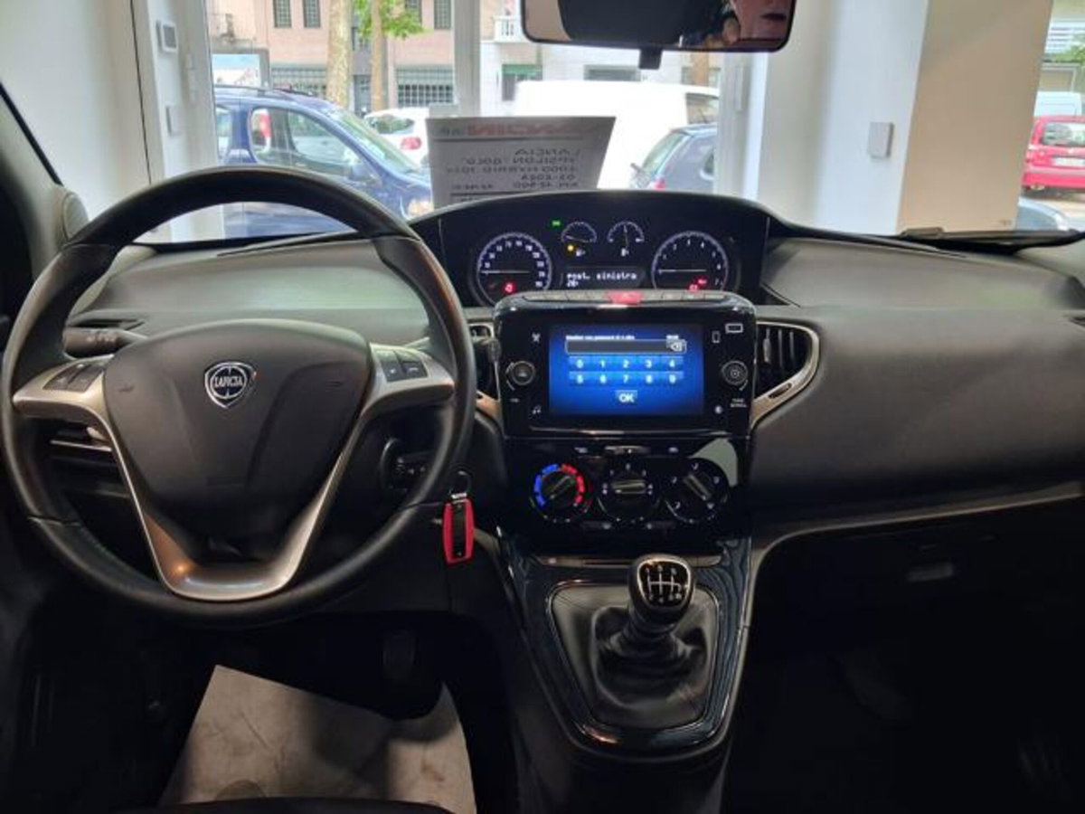 Lancia Ypsilon 1.0 FireFly 5 porte S&S Hybrid Gold Plus (8)