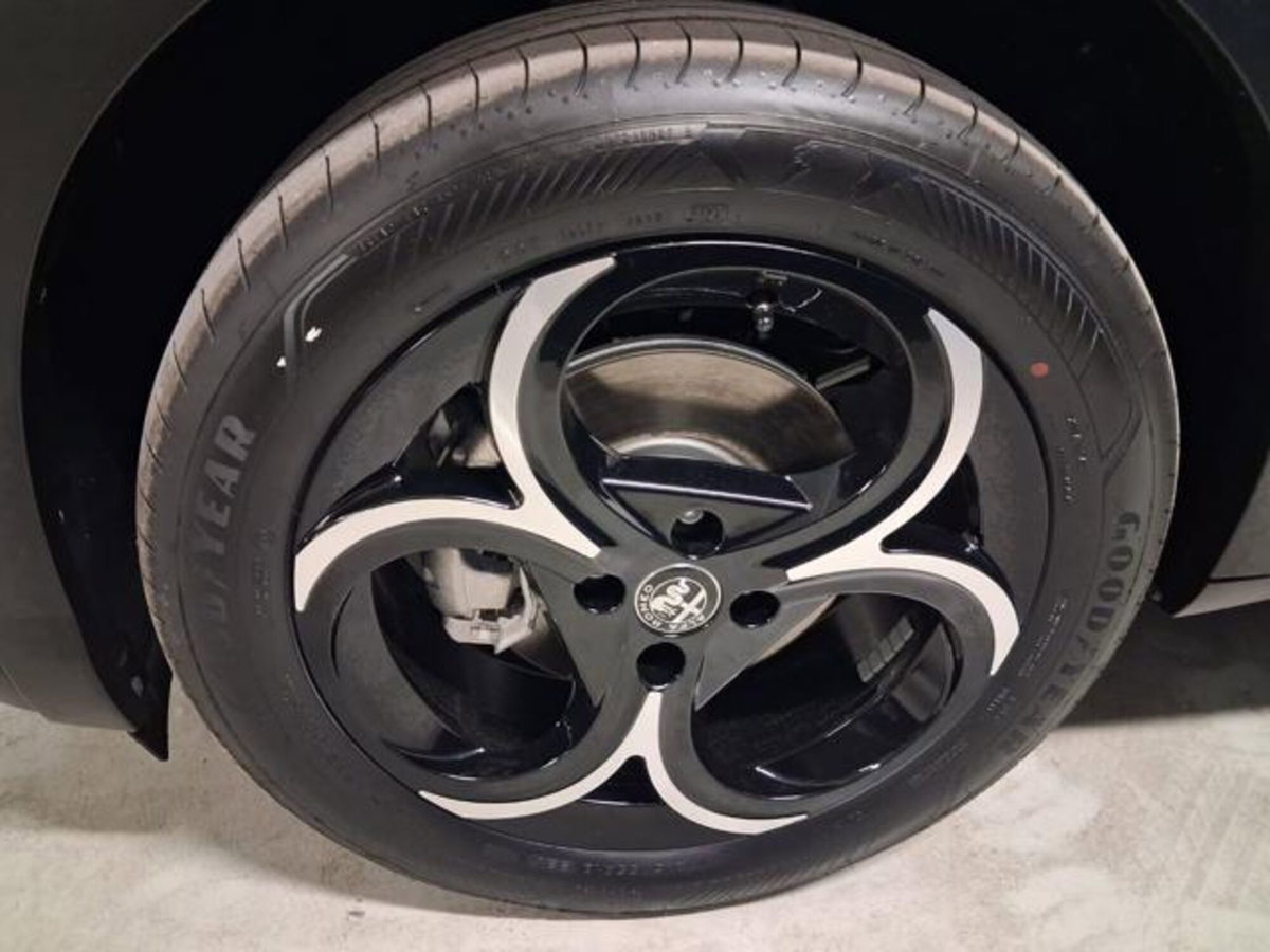 Alfa Romeo Junior 1.2 ibrida Sport Speciale 145cv edct6 (5)