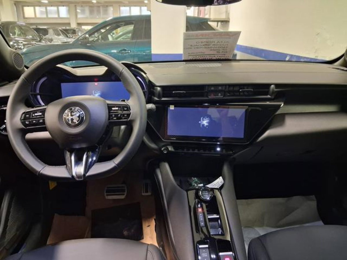 Alfa Romeo Junior 1.2 ibrida Sport Speciale 145cv edct6 (6)
