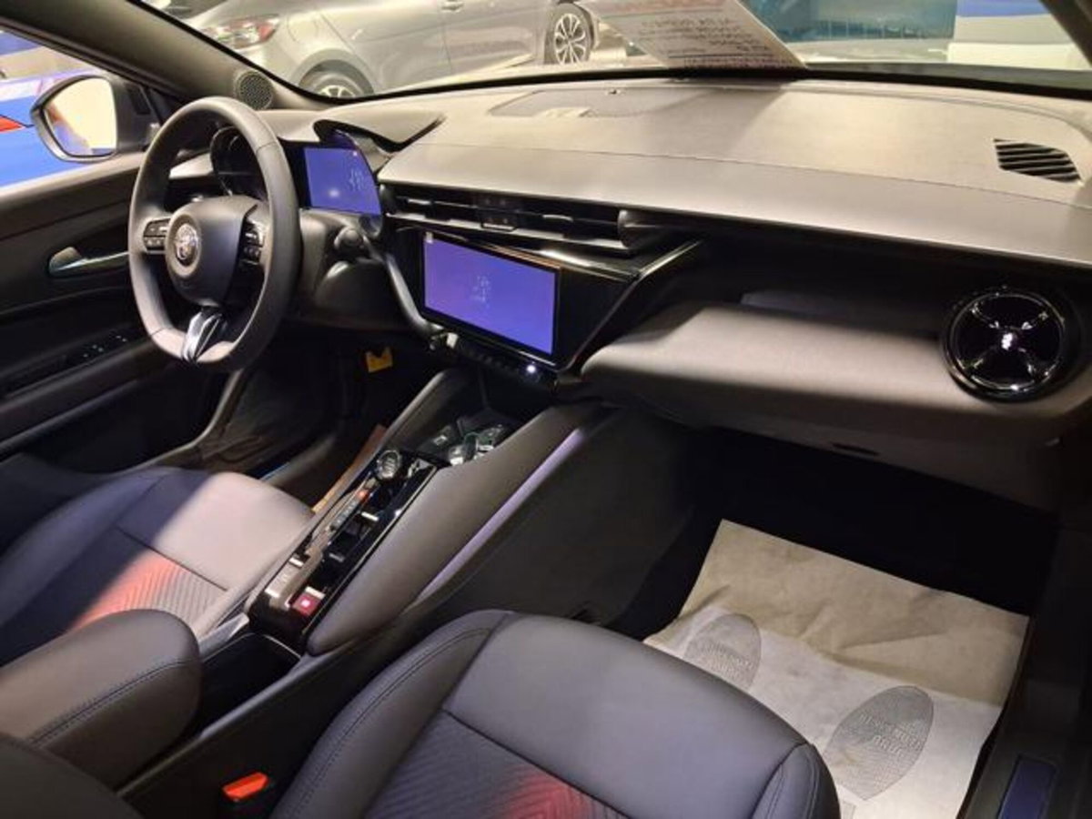 Alfa Romeo Junior 1.2 ibrida Sport Speciale 145cv edct6 (7)