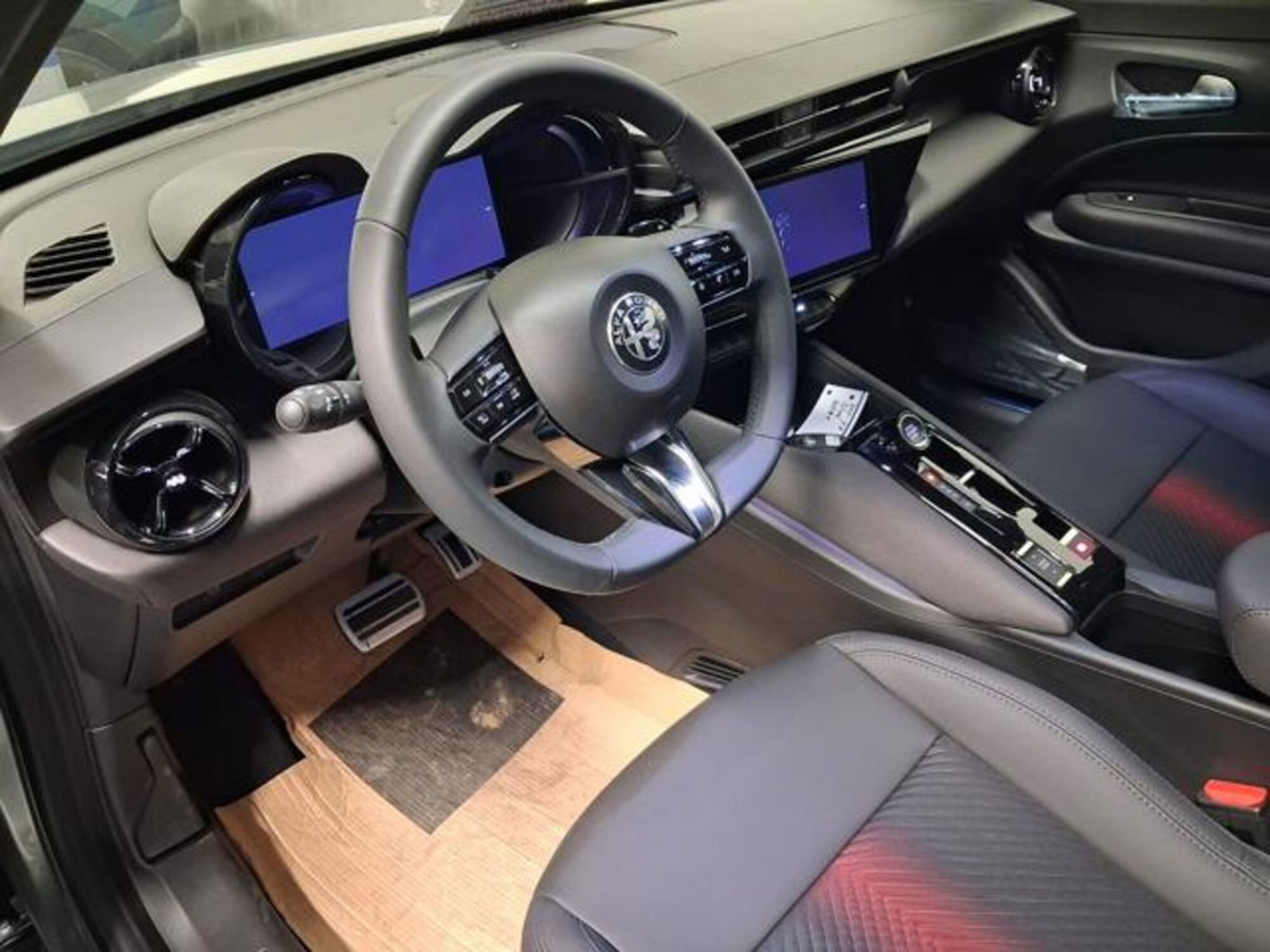 Alfa Romeo Junior 1.2 ibrida Sport Speciale 145cv edct6 (9)