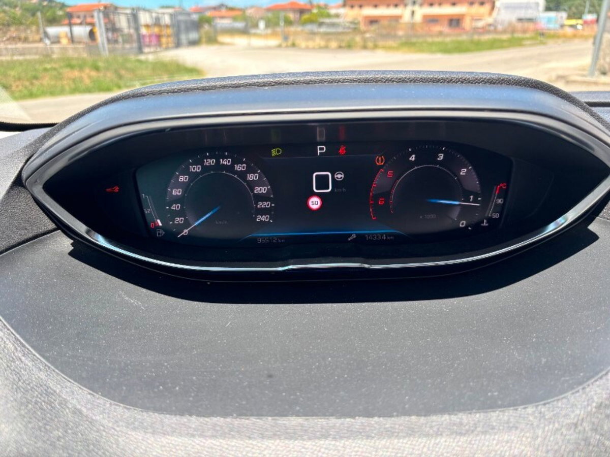 Peugeot 3008 BlueHDi 130 S&S EAT8 Allure Pack (8)