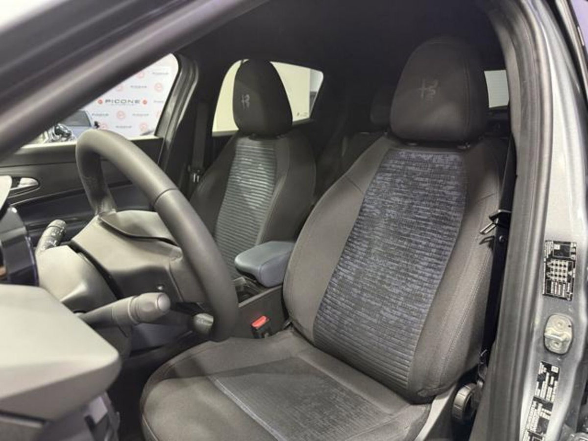 Alfa Romeo Junior 1.2 ibrida Q4 Sprint 145cv edct6 (11)