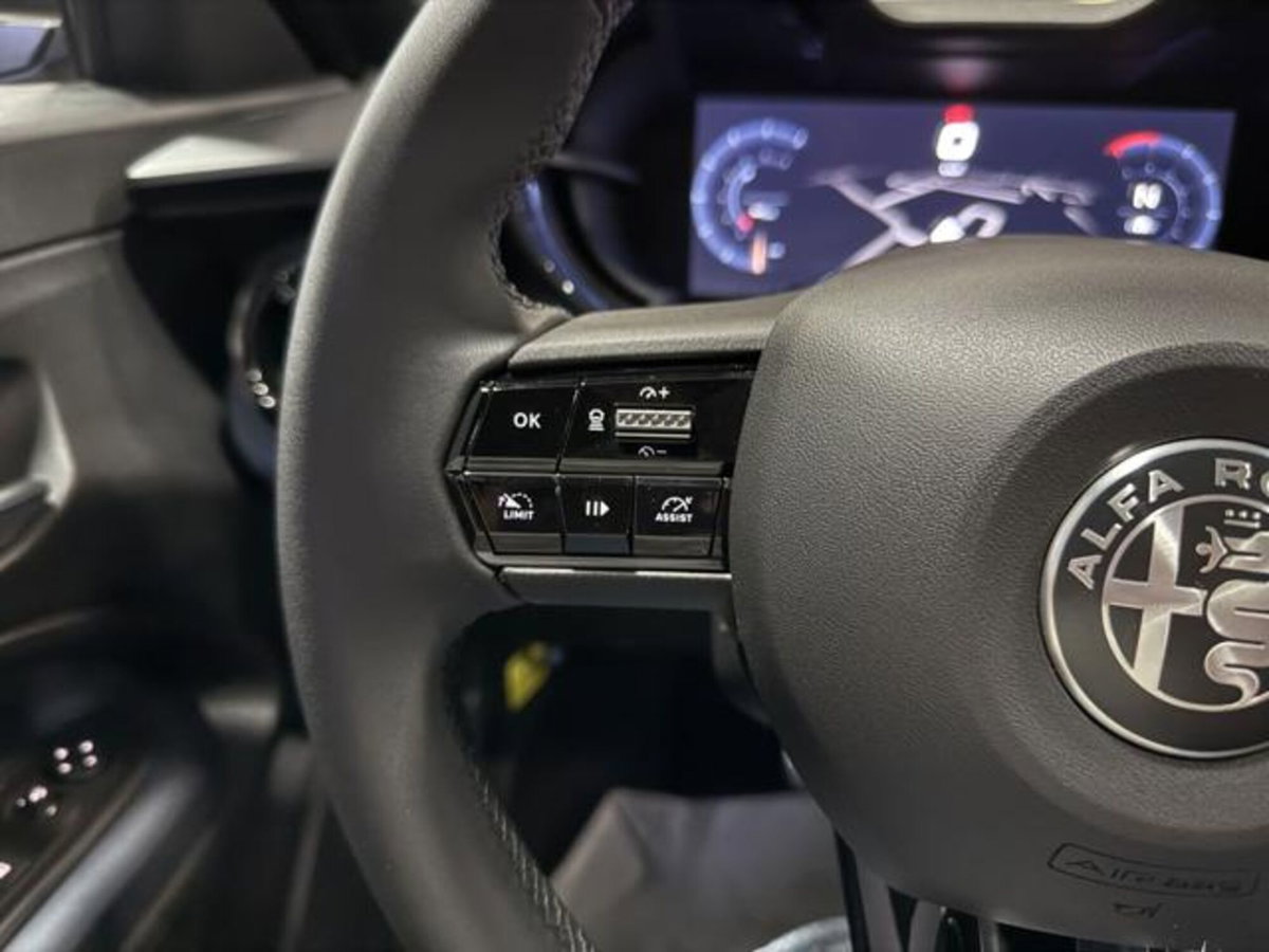 Alfa Romeo Junior 1.2 ibrida Q4 Sprint 145cv edct6 (17)