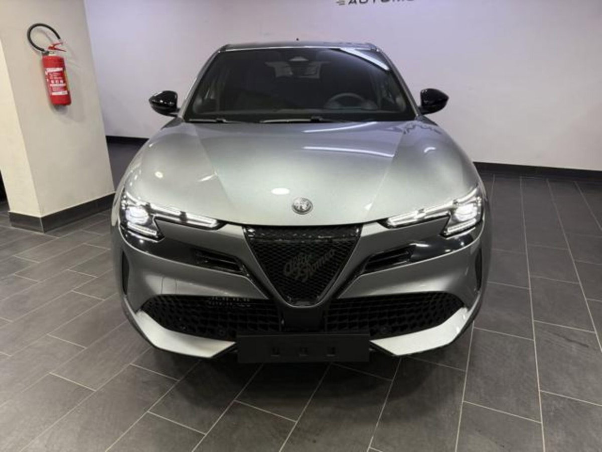 Alfa Romeo Junior 1.2 ibrida Q4 Sprint 145cv edct6 (2)