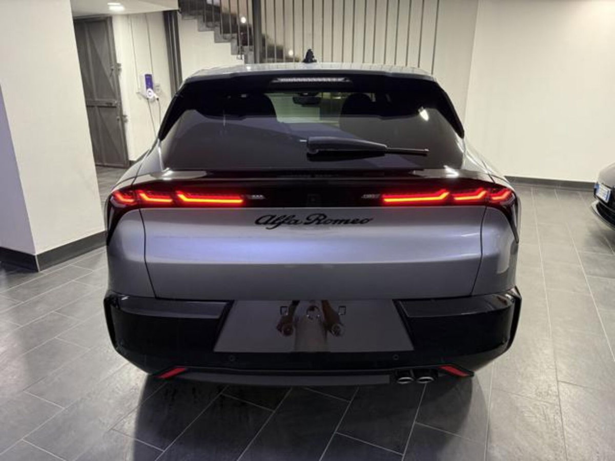 Alfa Romeo Junior 1.2 ibrida Q4 Sprint 145cv edct6 (5)