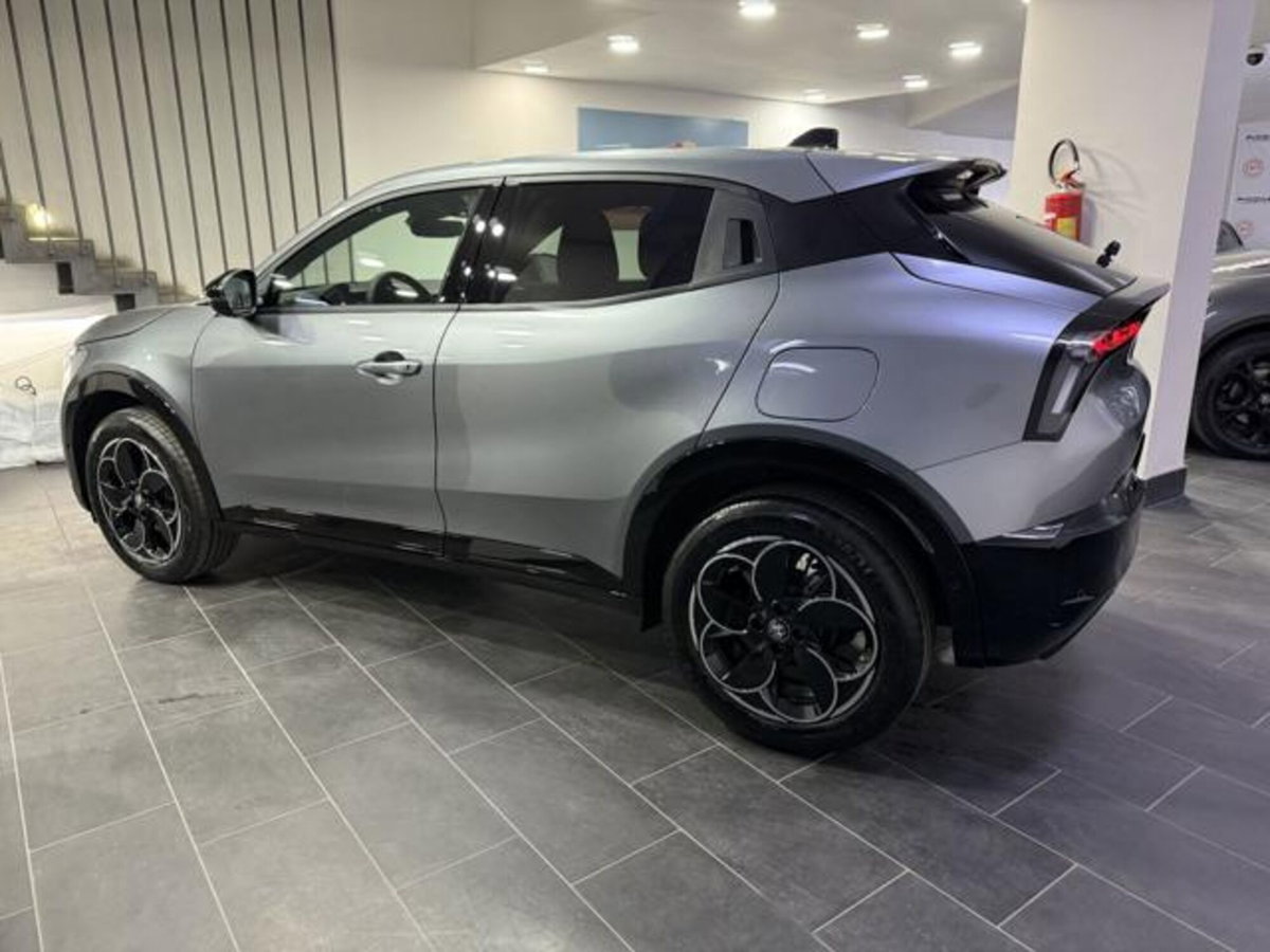 Alfa Romeo Junior 1.2 ibrida Q4 Sprint 145cv edct6 (8)