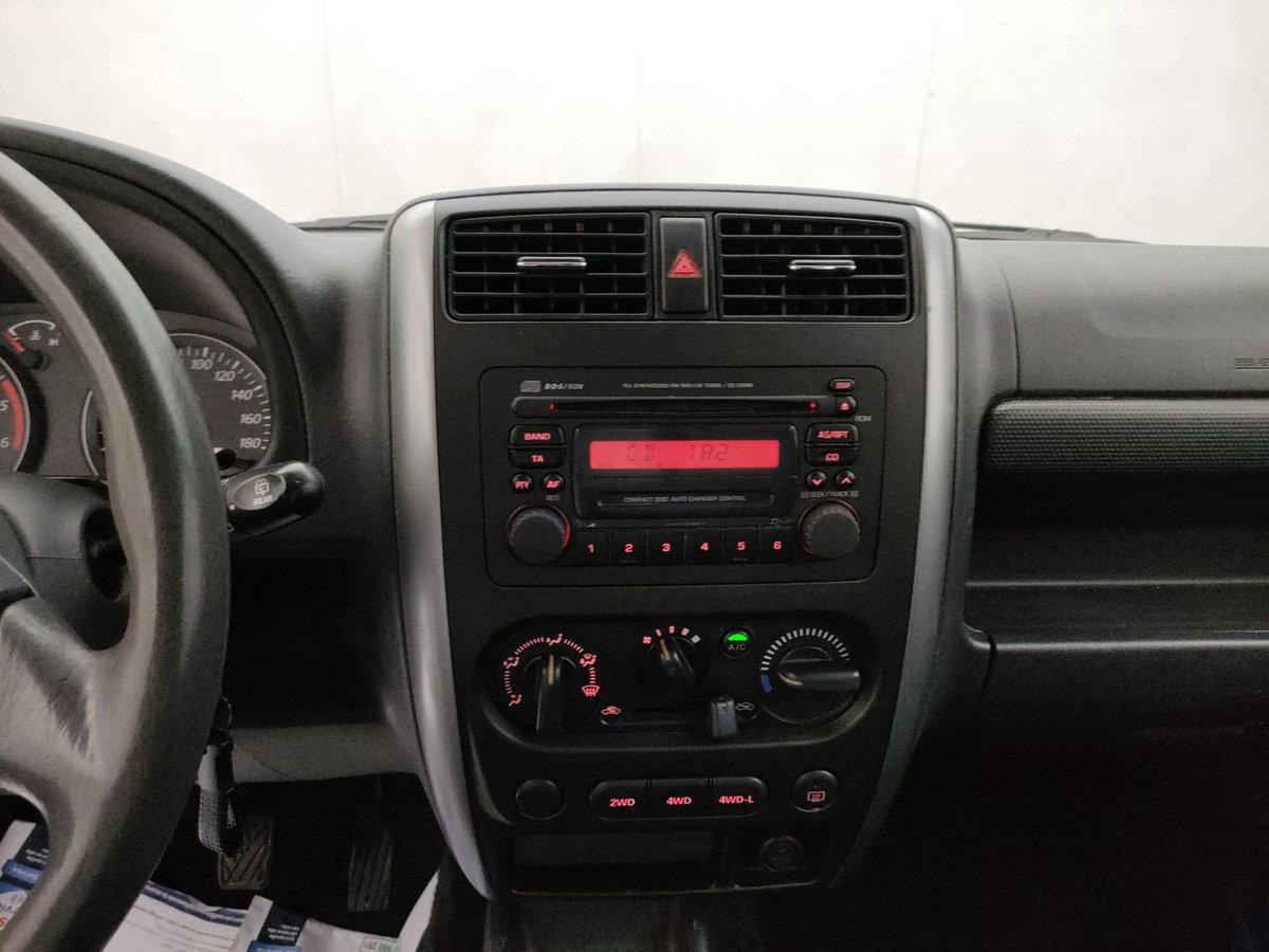 Suzuki Jimny 1.5 DDiS cat 4WD JLX Più (13)
