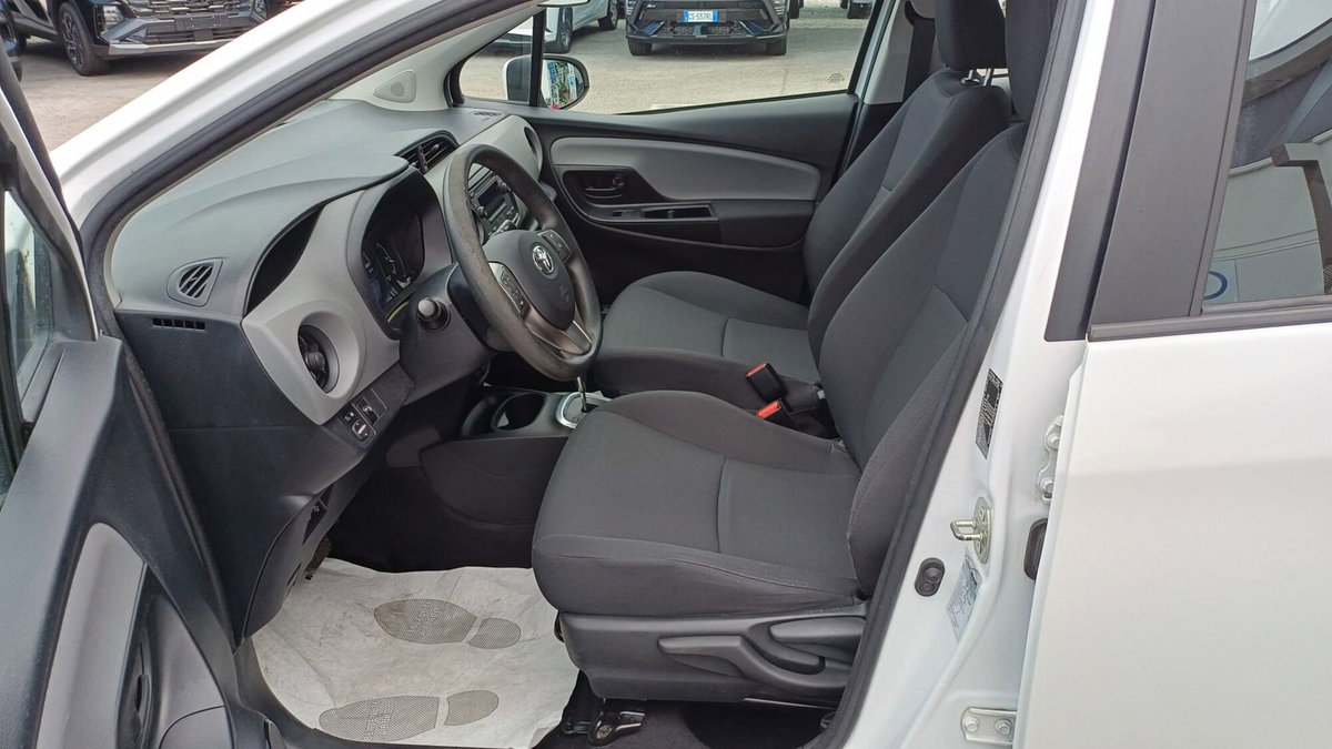 Toyota Yaris 1.5 Hybrid 5 porte Cool (10)