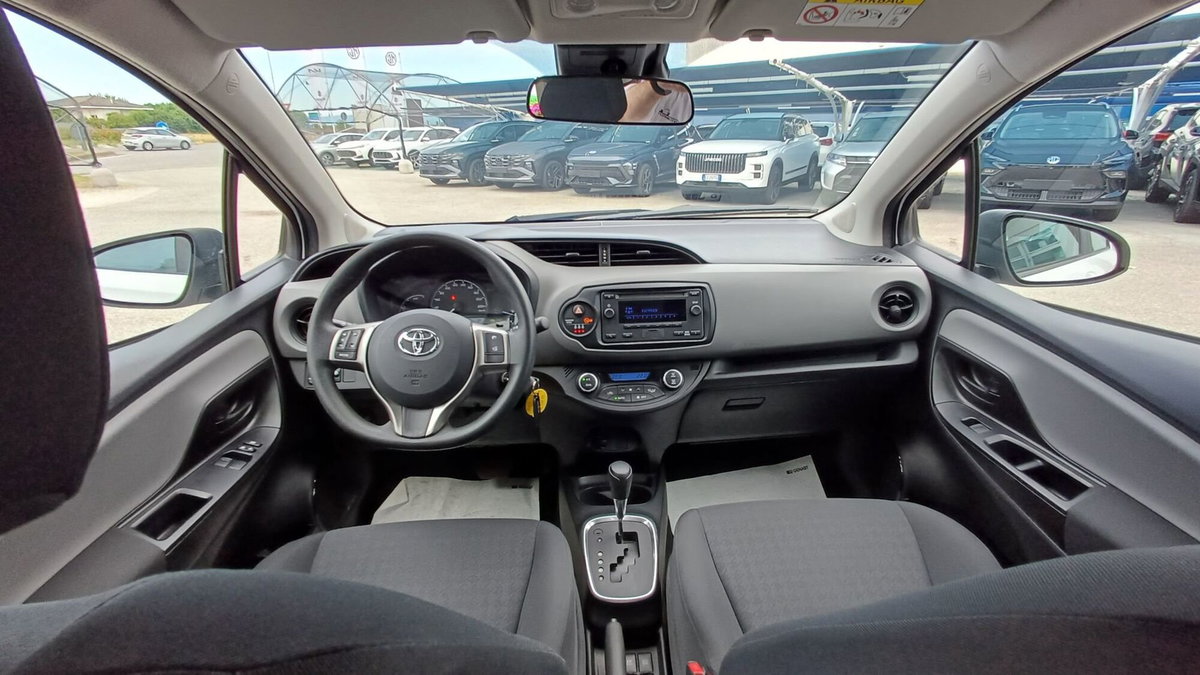 Toyota Yaris 1.5 Hybrid 5 porte Cool (11)