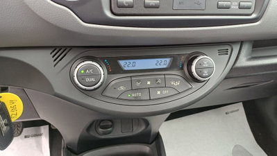 Toyota Yaris 1.5 Hybrid 5 porte Cool (13)