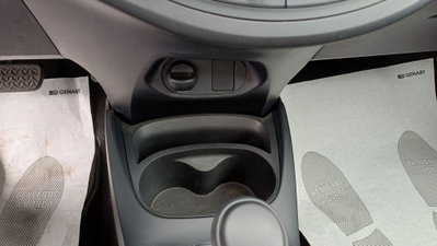 Toyota Yaris 1.5 Hybrid 5 porte Cool (14)