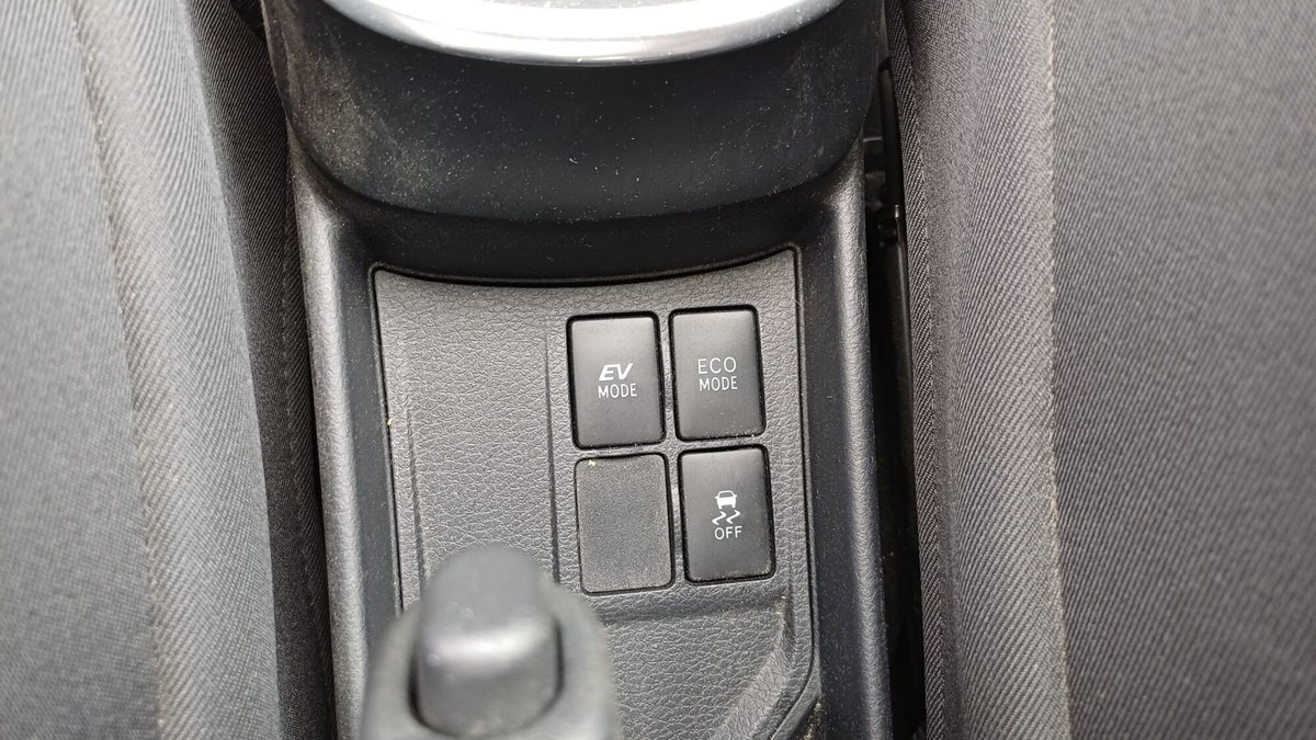 Toyota Yaris 1.5 Hybrid 5 porte Cool (15)