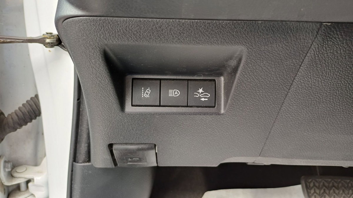 Toyota Yaris 1.5 Hybrid 5 porte Cool (19)
