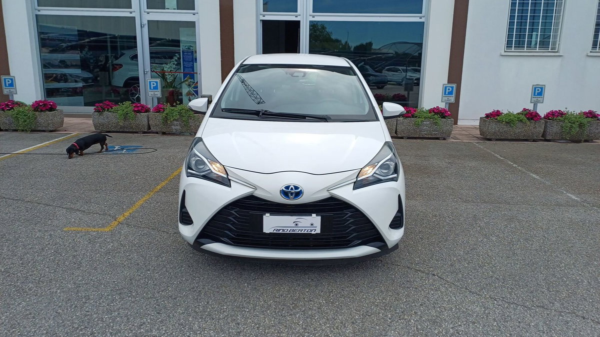 Toyota Yaris 1.5 Hybrid 5 porte Cool (2)