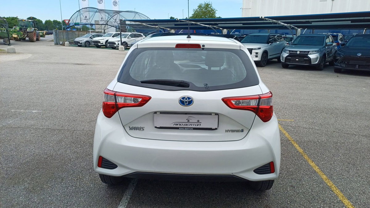 Toyota Yaris 1.5 Hybrid 5 porte Cool (4)