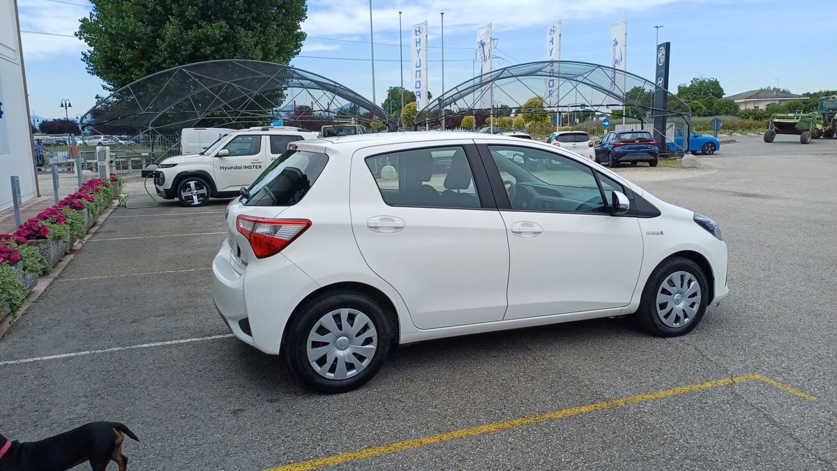Toyota Yaris 1.5 Hybrid 5 porte Cool (5)