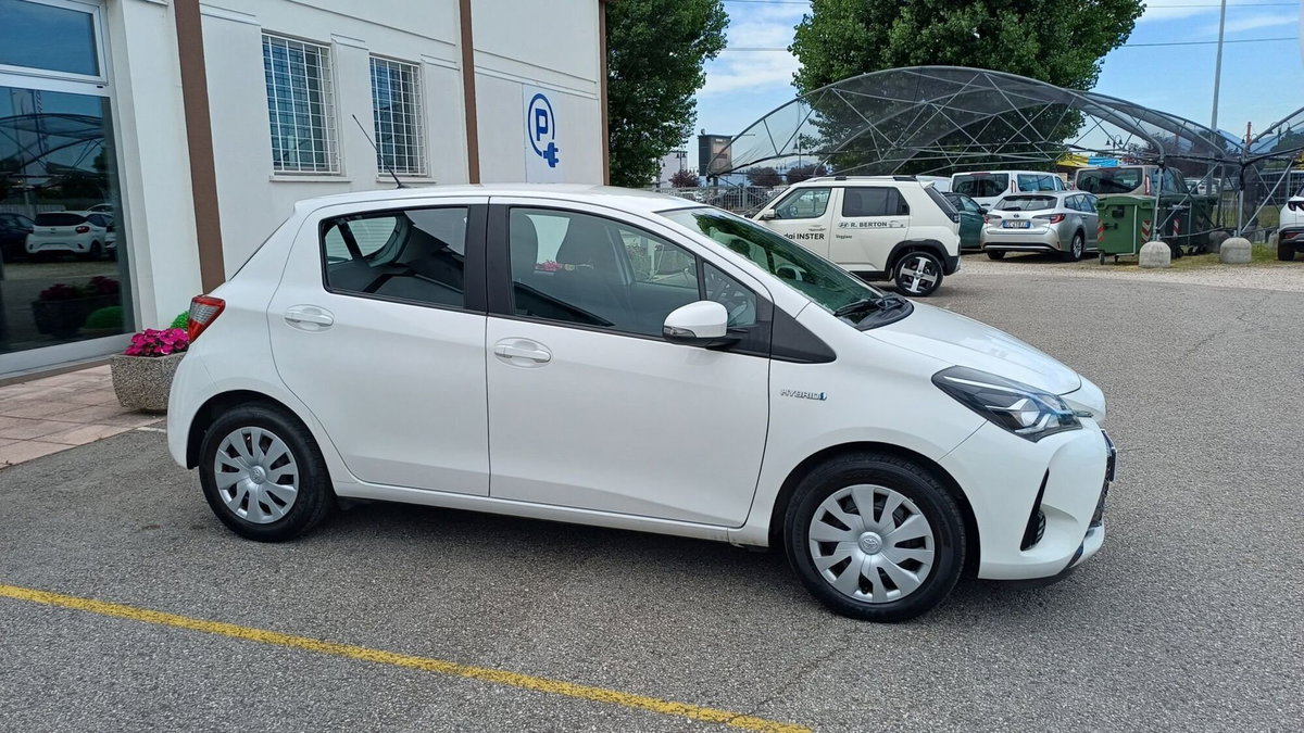 Toyota Yaris 1.5 Hybrid 5 porte Cool (6)