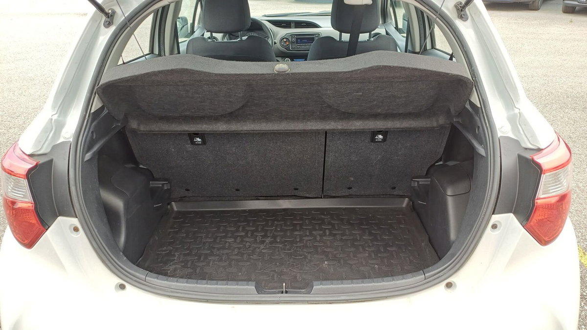 Toyota Yaris 1.5 Hybrid 5 porte Cool (8)