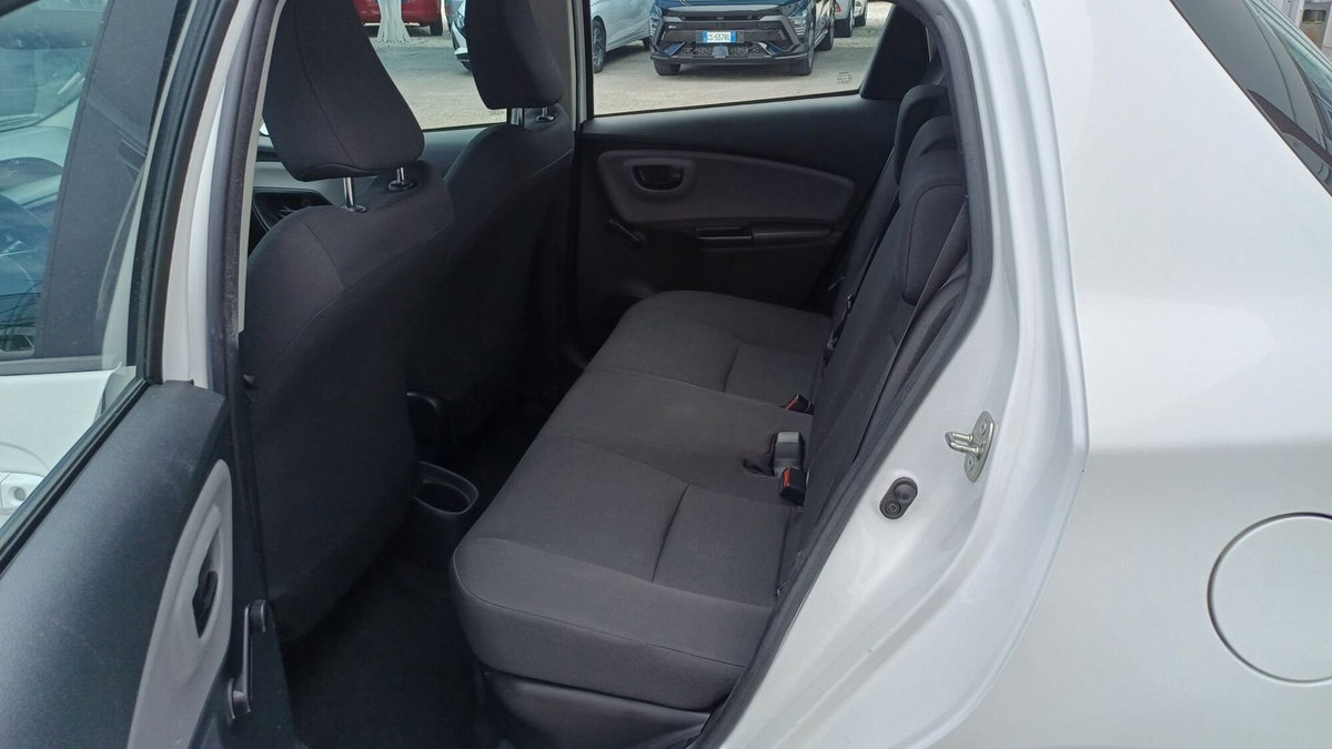 Toyota Yaris 1.5 Hybrid 5 porte Cool (9)