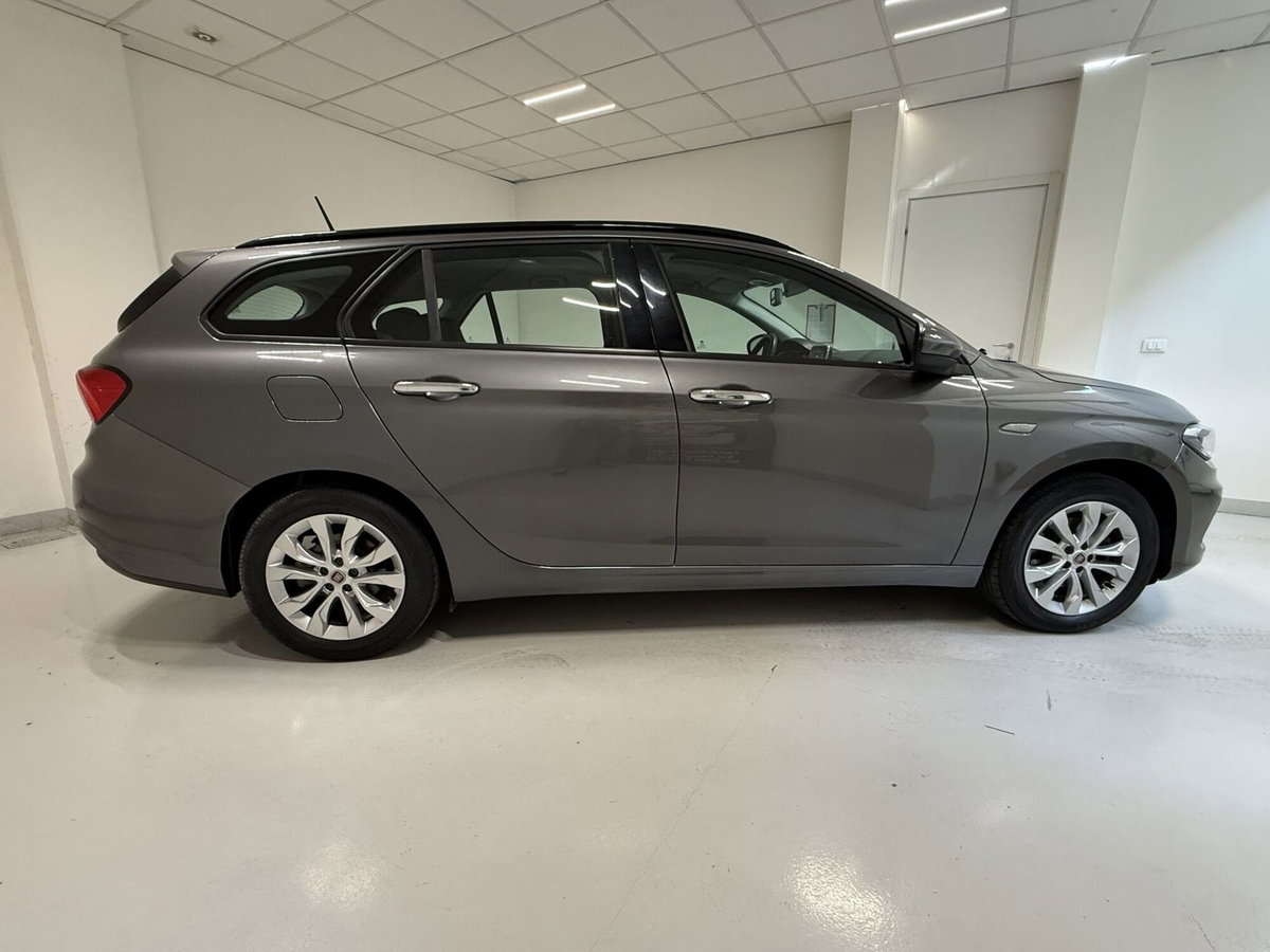 Fiat Tipo Station Wagon Tipo 1.4 T-Jet 120CV SW Lounge (17)