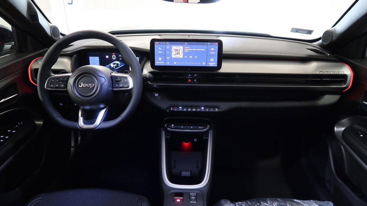 Jeep Avenger 1.2 turbo e-hybrid mhev Summit fwd 110cv edct6 (6)