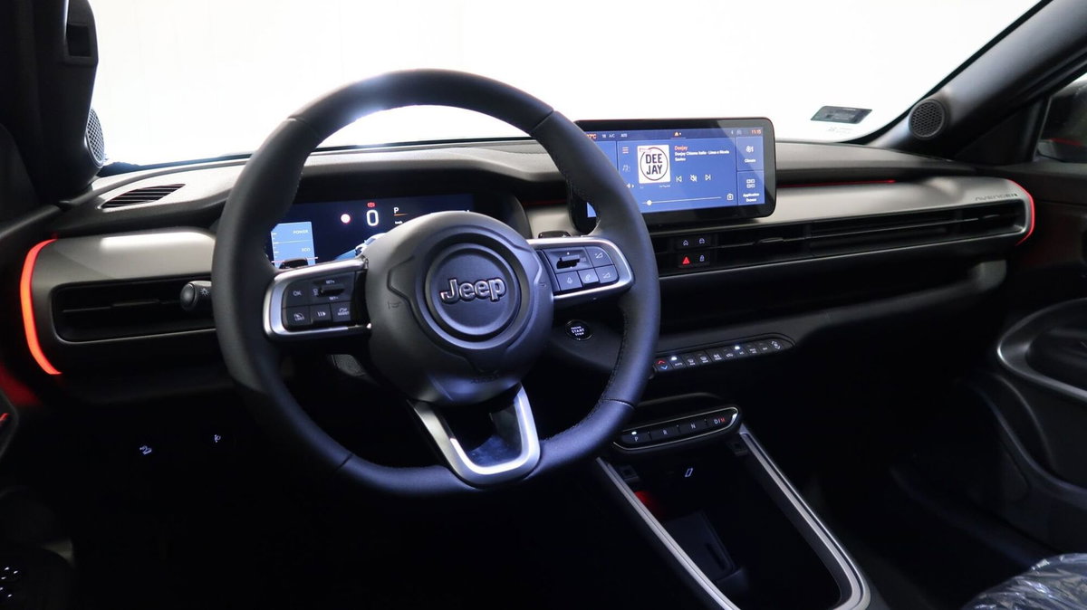 Jeep Avenger 1.2 turbo e-hybrid mhev Summit fwd 110cv edct6 (8)