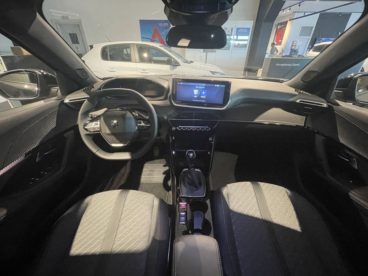 Peugeot 2008 1.2 turbo Allure 100cv (10)