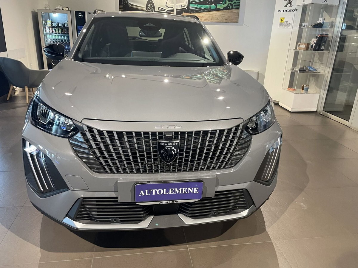 Peugeot 2008 1.2 turbo Allure 100cv (2)
