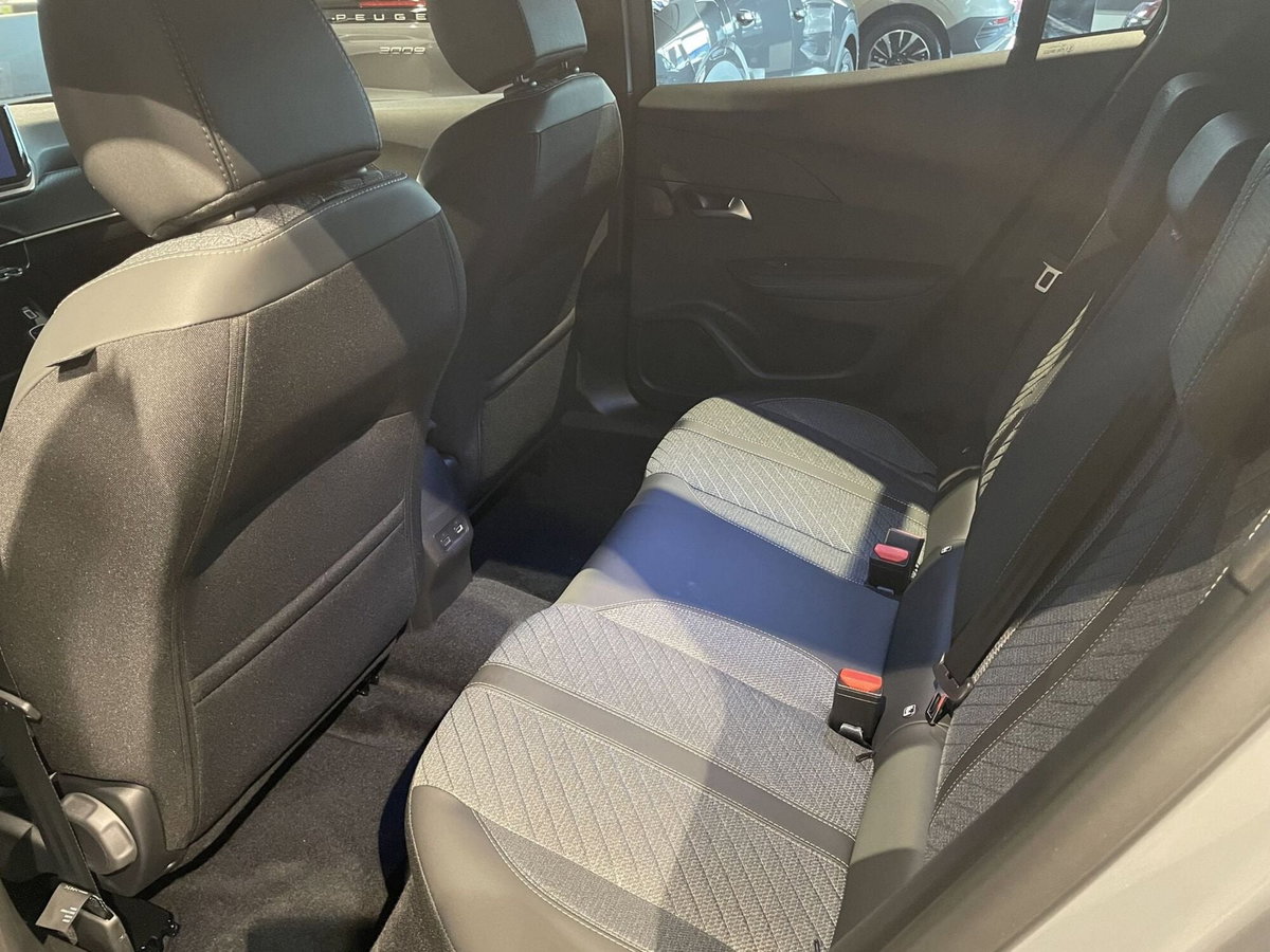 Peugeot 2008 1.2 turbo Allure 100cv (8)