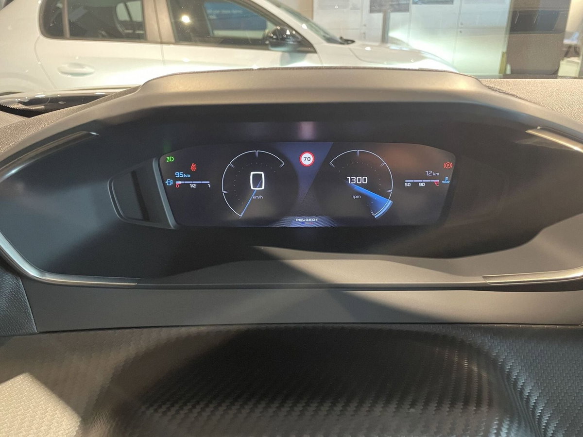 Peugeot 2008 1.2 turbo Allure 100cv (9)