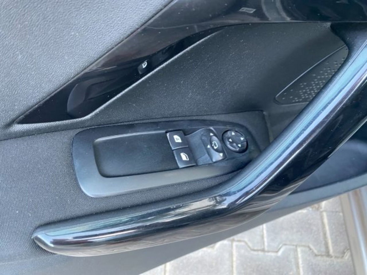 Peugeot 208 HDi 68 CV 5 porte Active (10)