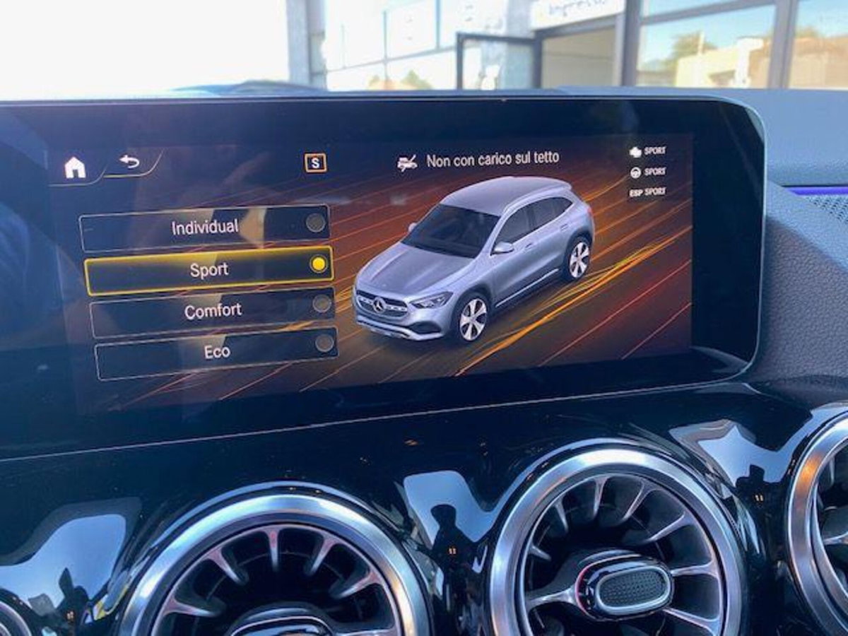 Mercedes-Benz GLA SUV 200 d Automatic Premium (16)