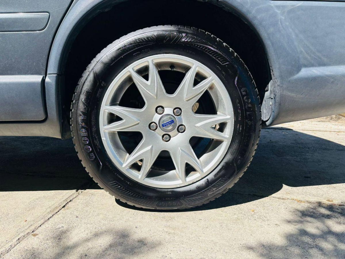 Volvo V70 2.4 D5 AWD Momentum (12)