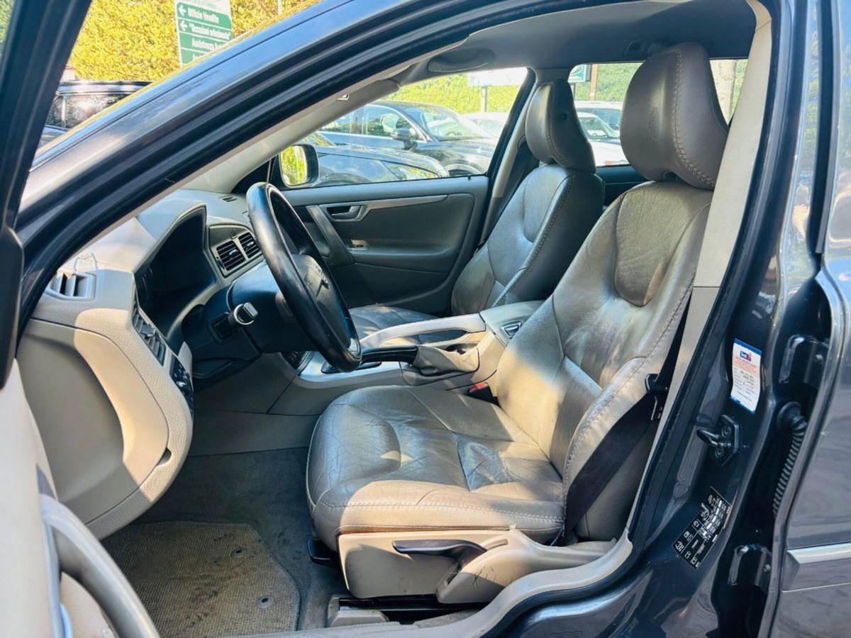 Volvo V70 2.4 D5 AWD Momentum (15)