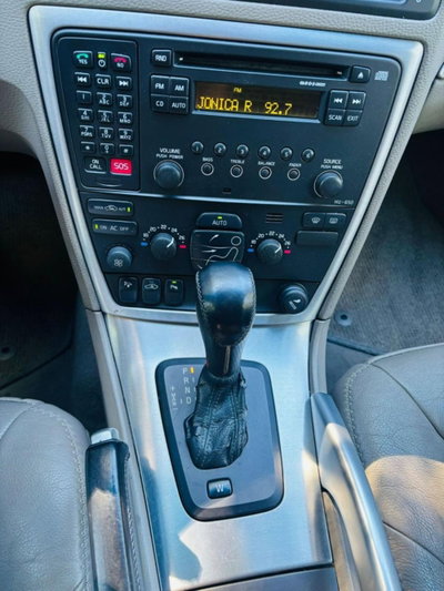 Volvo V70 2.4 D5 AWD Momentum (18)
