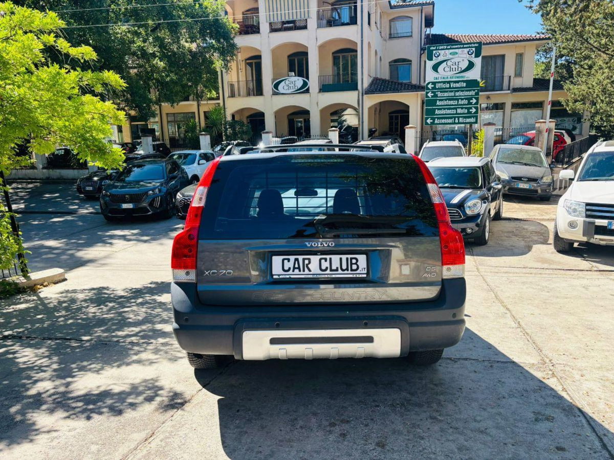 Volvo V70 2.4 D5 AWD Momentum (6)