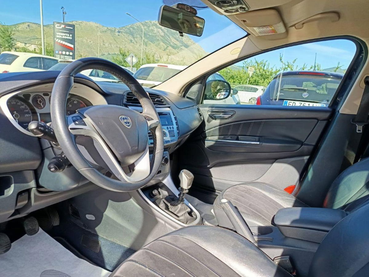 Lancia Delta 1.6 MJT DPF Platino (11)
